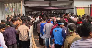 অনিশ্চয়তা কাটিয়ে ‘দর্শকপূর্ন’ গ্যালারি নিয়েই ফিরলো বিপিএল